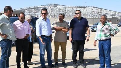 رئيس جهاز العاشر من رمضان يتفقد مشروعات الطرق والمرافق بالمناطق الصناعية 