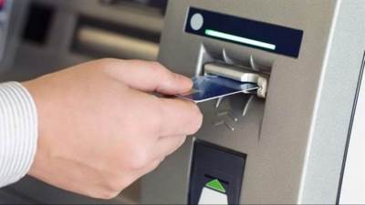 رسوم السحب النقدي من ماكينات الـATM لجميع البنوك