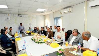 وزير الإسكان يعقد اجتماعًا مع الشركات العاملة بحدائق تلال الفسطاط ويتابع الاعمال النهائية بالمشروع