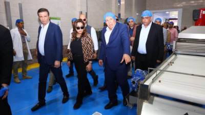 وزيرا التنمية المحلية والزراعة يتفقدان مشروع الإنتاج الحيواني ومجمع تمور الوادي الجديد