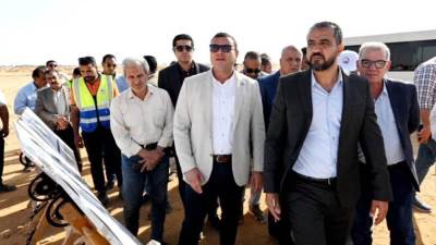 وزير الإسكان يتفقد الطرق والمرافق بمنطقة الأمل بالعبور الجديدة
