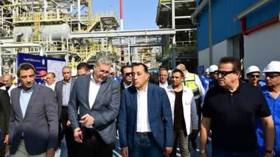 رئيس الوزراء يفتتح مشروع استرجاع الغازات بشركة "النصر للبترول" بالسويس