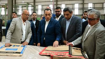 رئيس الوزراء يفتتح مصنع "بريمفيرد للأكياس والصناعات الورقية"