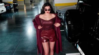 بهوت شورت جلد.. هيفاء وهبي بإطلالة جريئة تخطف بها الأنظار