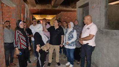 محافظ أسيوط يتفقد إنشاء أول معرض دائم لمنتجات المحافظة أسفل كوبري فيصل