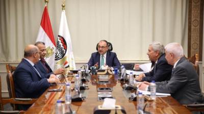 شيمي: نعمل على توطين تكنولوجيا تصنيع الدواء وفق المعايير العالمية