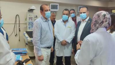 قنديل: صرف مكافأة أسبوعين للعاملين بمستشفى بني سويف التخصصي