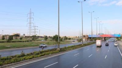 جهاز 6 أكتوبر ينفذ خطة موسعة لتطوير الطرق والمحاور الحيوية