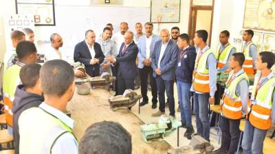  محافظ أسيوط يعلن قبول دفعة من الطالبات في مدرسة مياه الشرب