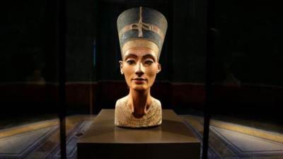 منها رأس نفرتيتي.. أهم 3 قطع أثرية تعرض خارج المتحف المصري الكبير