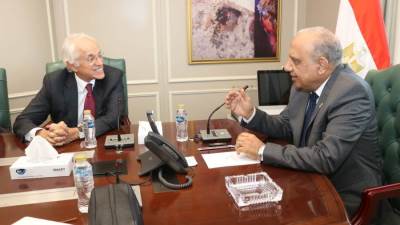 وزير الكهرباء: "مشروع الربط الكهربائي" يصّدر 300 ميجاوات طاقة متجددة إلى أوروبا