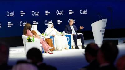 وزير البترول يتفقد الجناح المصري في معرض «أديبك 2025»