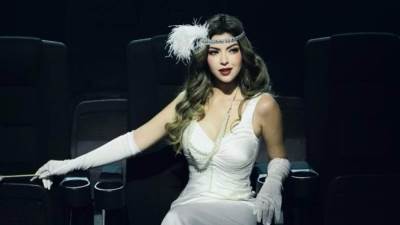 ميرنا جميل بلوك نجمات عشرينيات القرن الماضي في أحدث إطلالة