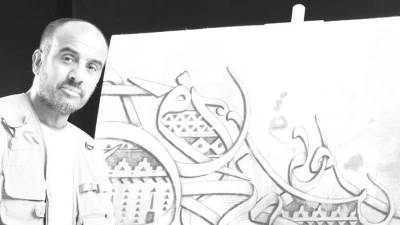 "جدارية الدرعية": إبراهيم المحارب يُحفر اسمه في سجل الإبداع بأضخم منحوتة حجرية يدوية في الجزيرة العربية