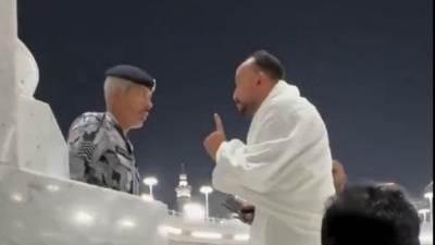 تفاصيل جديدة في واقعة فيديو المعتمر المصري في الحرم المكي و«الخط الأحمر»