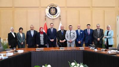 "القاهرة للاستثمار" و"ليوني مصر" يوقعان عقدًا لإقامة مجمع صناعي لإنتاج الضفائر والكابلات الكهربائية