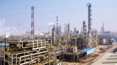 «البترول» تبدأ تنفيذ مجمع العلمين للبتروكيماويات باستثمارات 8.5 مليار دولار