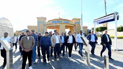 وزير الإسكان يتفقد مشروع "مارينا ٨" وتطوير الطريق الرئيسي لمدخل "مارينا 5”