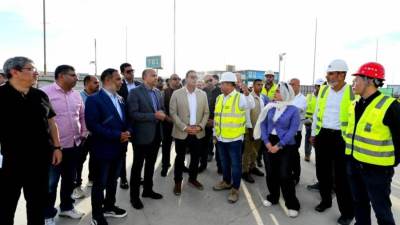 وزير الإسكان يتابع تنفيذ أبراج "الداون تاون" وكوبري C19 بالعلمين الجديدة