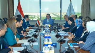 "التموين" تبحث إنشاء "مركز لوجستي عالمي" لتخزين الحبوب بميناء شرق بورسعيد