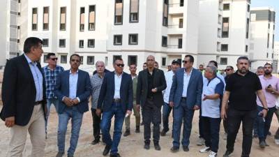 «الغيطي» يتفقد مشروعات الإسكان الأخضر بمدينة حدائق العاشر من رمضان