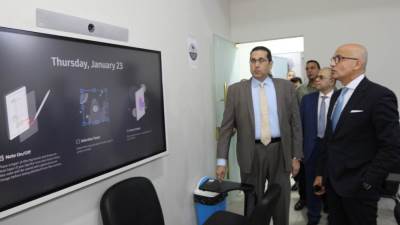 رئيسا جامعة عين شمس والمصرية للتعلم الإلكتروني الأهلية يتفقدان المركز الدراسي