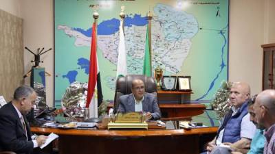 رئيس القابضة لمياه الشرب يتابع مشروعات «حياة كريمة» بالفيوم