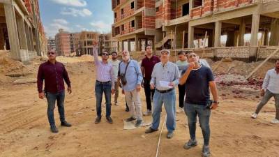 رئيس جهاز حدائق العاصمة يتابع معدلات تنفيذ 4704 وحدة سكنية بـ«90 فدان»