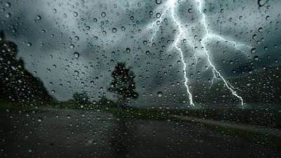 موجة أمطار وشبورة كثيفة.. الأرصاد تحذر من طقس الغد