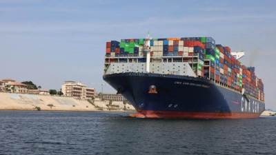 أسامة ربيع: قناة السويس جاهزة لعودة حركة الملاحة بكامل طاقتها