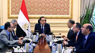 مدبولي: متابعة مستمرة لخطة تخصيص مواقع محطات تحلية مياه البحر حتى 2050