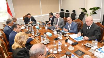 وزير الإسكان يتابع الموقف التنفيذي لمشروعات المبادرة الرئاسية "حياة كريمة"