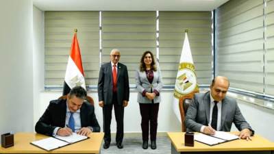 تعاون بين "WMRA  وأسمنت سيناء" لتوفير 1000 حاوية مجهزة لجمع المخلفات