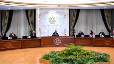 رئيس الوزراء يتابع إجراءات دخول السائحين عبر تطبيق منظومة التأشيرة الإلكترونية