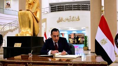 رئيس الوزراء يشارك في تسليم النيابة مضبوطات ذهبية للبنك المركزي المصري (صور)