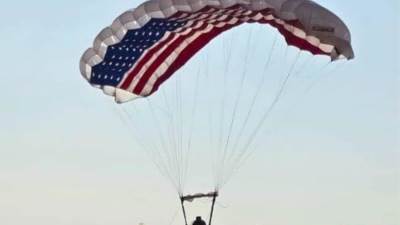 انطلاق المهرجان الدولي للباراموتور والقفز بالمظلات من منطقة أهرامات الجيزة