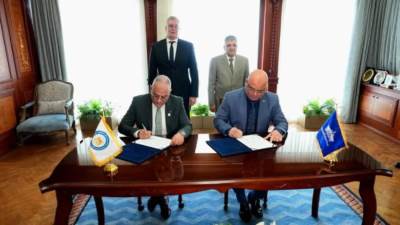 مذكرة تفاهم بين "البترول وهيئة قناة السويس" لإنشاء محطة لإسالة وتموين الغاز الطبيعي المسال