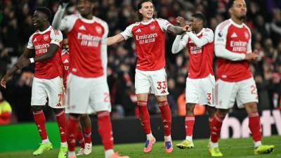 آرسنال يضرب توتنهام برباعية ويعزز صدارته للدوري الإنجليزي