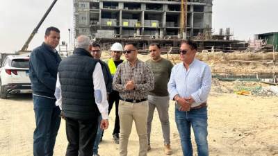 رئيس جهاز العلمين الجديدة يتفقد أعمال أبراج «مارينا تاور»