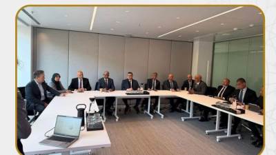 وزير الإسكان يبحث تعزيز التعاون مع «أكسيونا» الإسبانية في مشروعات المياه والتحلية