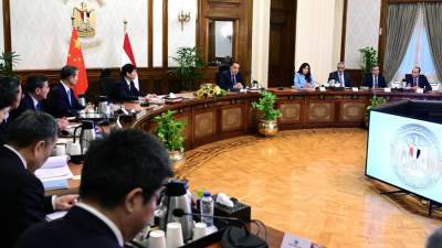 رئيس الوزراء: السوق المصرية تقدم فرصًا واعدة في الصناعات الحديثة والطاقة المتجددة