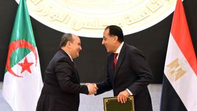 "مصر والجزائر" تعززان التعاون الثنائي بتوقيع عدة وثائق هامة