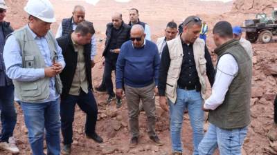 عصمت: تعزيز القيمة المضافة من الخامات الأرضية ضمن استراتيجية تنمية سيناء
