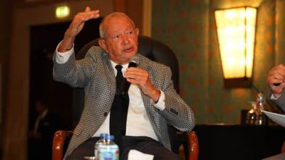 بـ10.1 مليار دولار.. نجيب ساويرس يعزز مكانته كأغنى رجل أعمال مصري