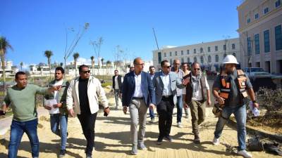 مساعد نائب رئيس «المجتمعات العمرانية» يحدد أسبوعين لإنهاء مرافق شمال البلازا بالعلمين الجديدة