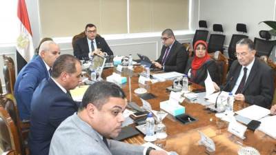 وزير الإسكان: متابعة تنفيذ مبادرة "سكن لكل المصريين" وتخصيص الوحدات للمستفيدين