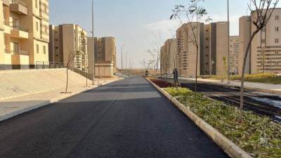 رئيس جهاز حدائق أكتوبر يتابع تنفيذ أعمال الأسفلت بمشروع 607 عمارة