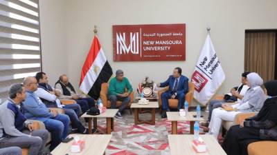 جهاز المنصورة الجديدة يناقش مع الجامعة تسريع الأعمال وجاهزية المباني للعام الدراسي