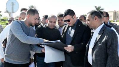 وزير الإسكان يتابع تطوير الطرق والمشروعات السكنية في مارينا