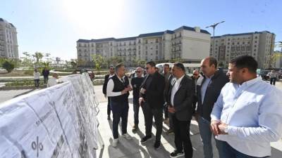 وزير الإسكان يتفقد برج LD04 وكومبوند" مزارين" والحي اللاتيني بالعلمين الجديدة